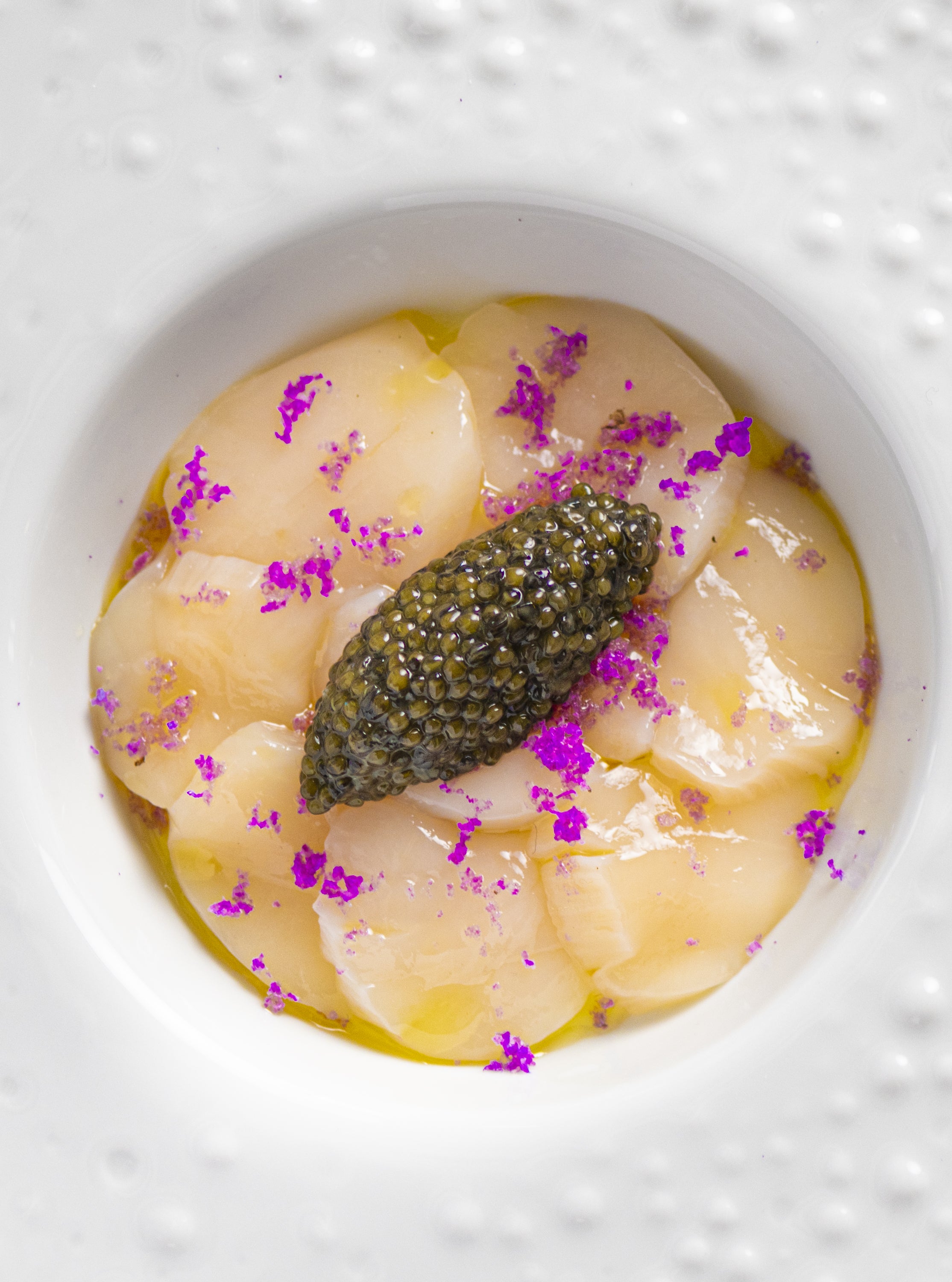 Carpaccio de coquille Saint-Jacques, caviar Vintage